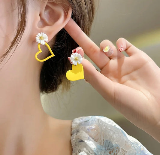 Daisy Heart Stud Earrings